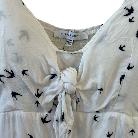 Flattering Silhouette Playful White Bird Dress Medium 🤍🤍 - Picture 5 of 11